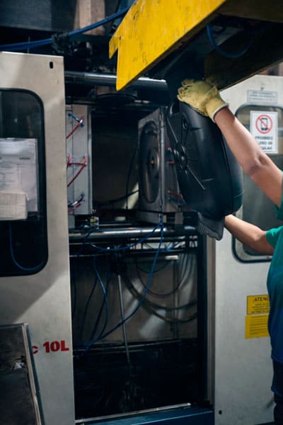 processo de fabricação de produtos plásticos com controle de qualidade industrial